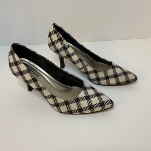 Comfort Plus Black and white heels sz 6.5W